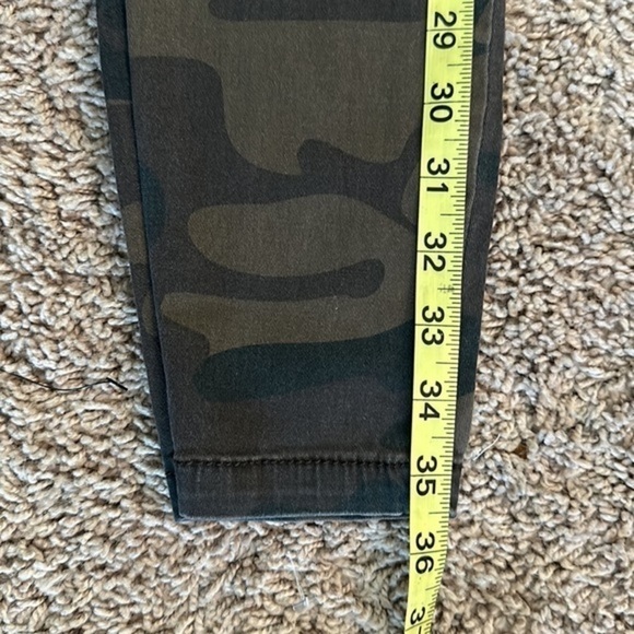 Design Lab Lord & Taylor Women CAMO Green Jeans size 29 or 2/4 NWOT - Picture 6 of 9